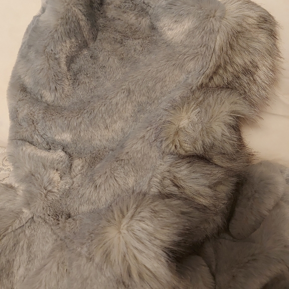 new fall/spring coat wore 1x from bay or eatons? fur very very soft big hood - Picture 5 of 5